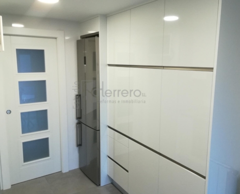 Cocina reformada blanca