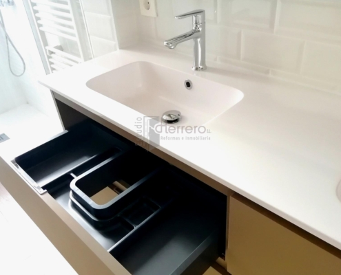 mueble de baño con cajón