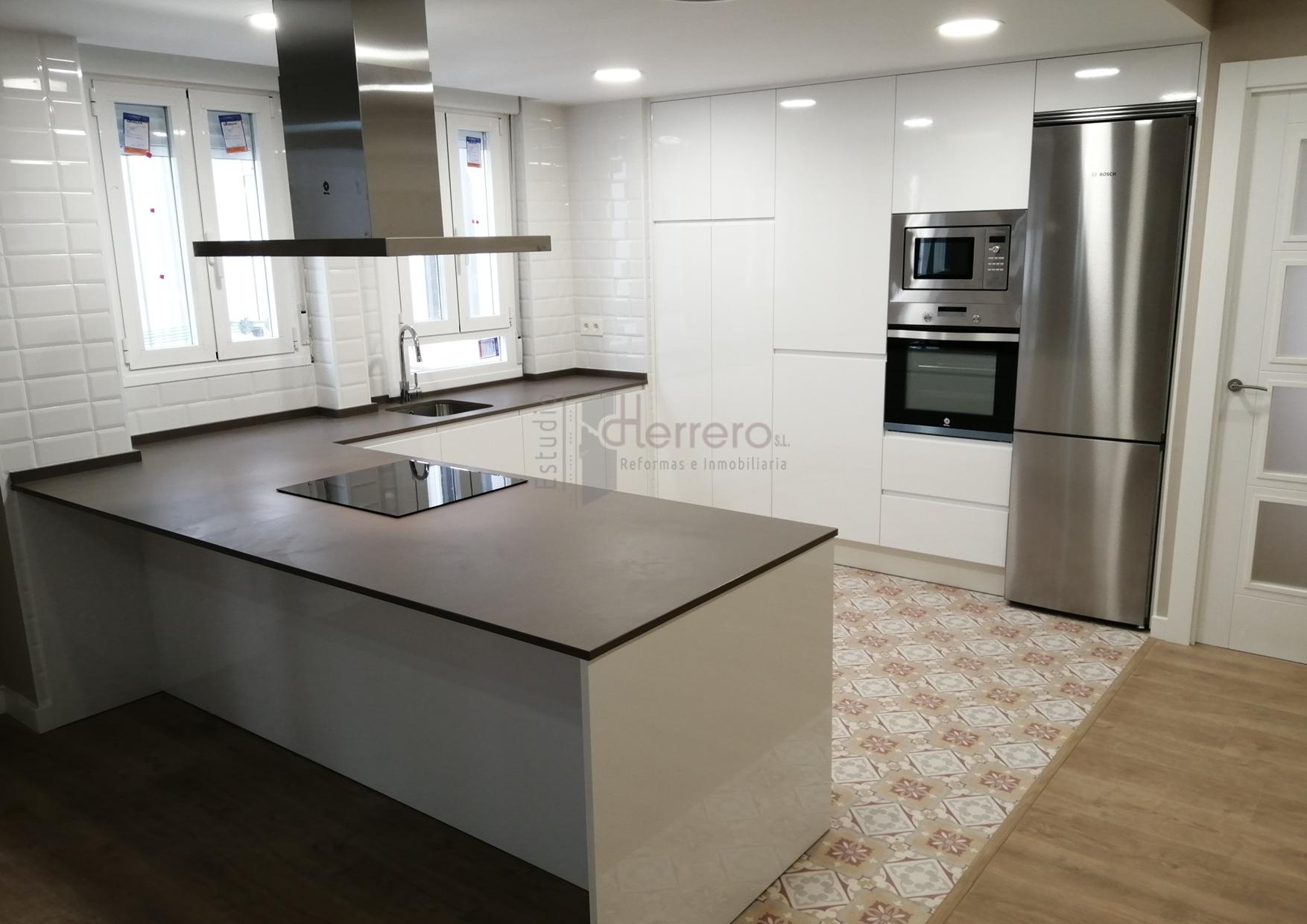 Reforma de cocina de diseño en Zaragoza - Estudio Herrero